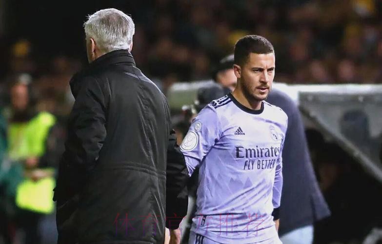 西媒:阿扎尔在与皇马B队的训练赛中表现低迷 西媒:阿扎尔在与皇马B队的训练赛中表现低迷